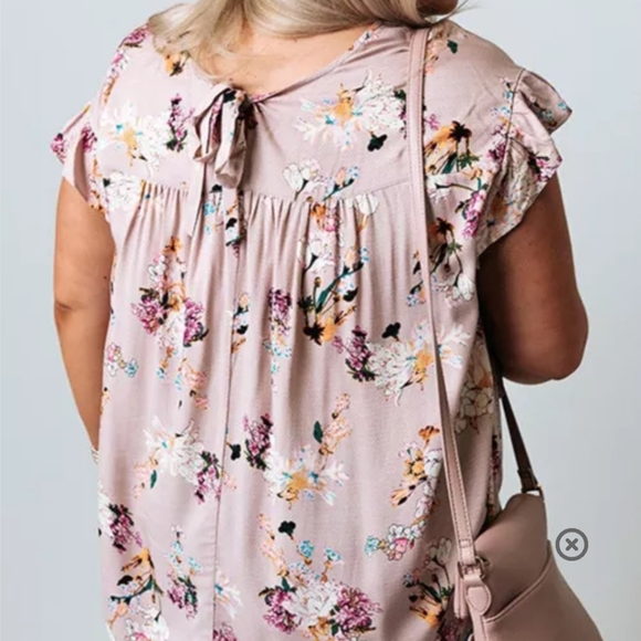 New boutique Floral plus size babydoll top - Picture 3 of 8
